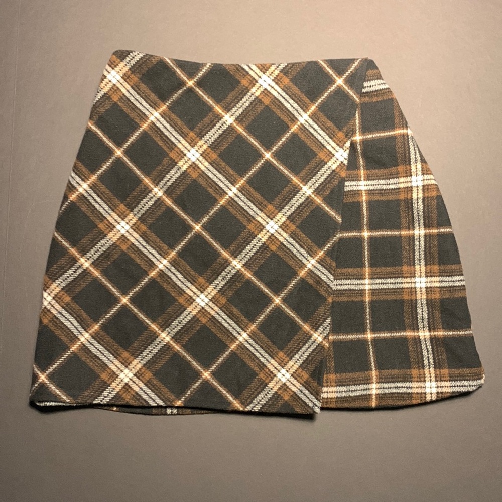 Hollister Ultra High-rise Mini Skirt Brown and Black Plaid size XS